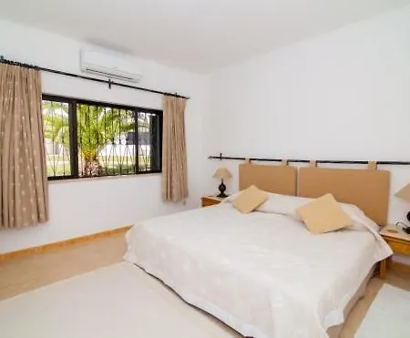 Appartamento Sleeps 4 Pool Air Con T480133