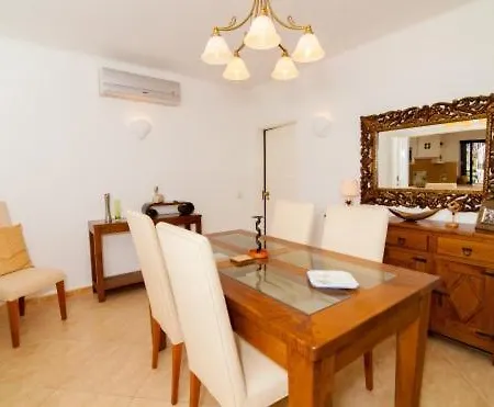 Appartamento Sleeps 4 Pool Air Con T480133