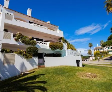 Sleeps 4 Pool Air Con T480133